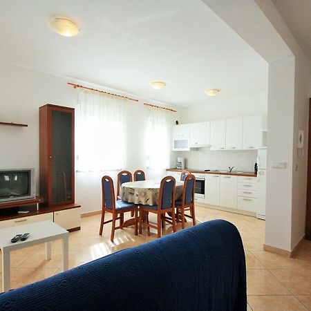 Apartment Bilic With Balcony Poreč Buitenkant foto