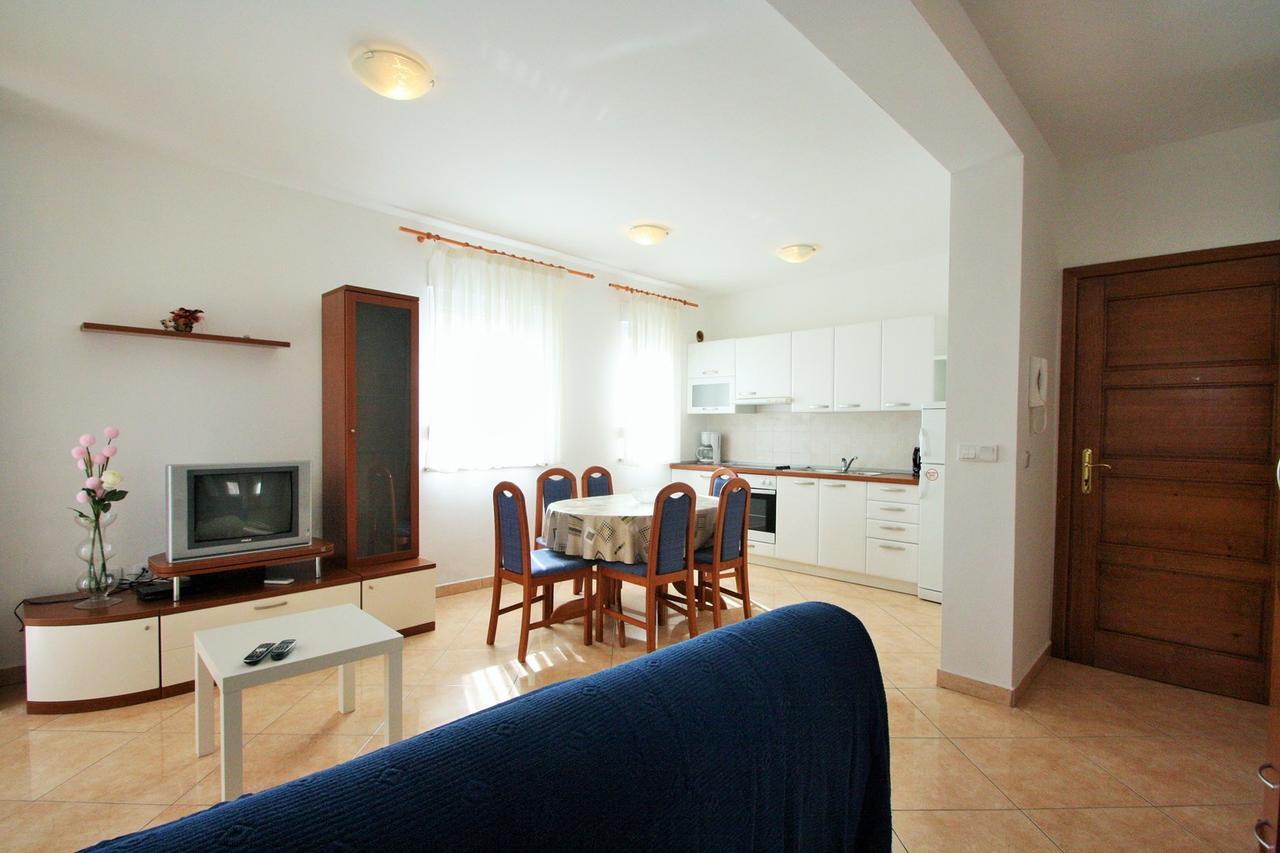 Apartment Bilic With Balcony Poreč Buitenkant foto