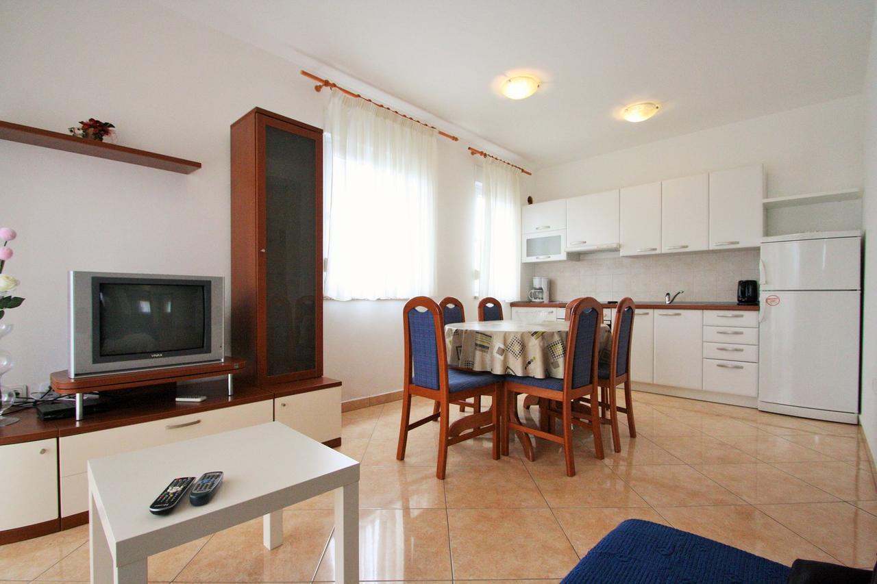 Apartment Bilic With Balcony Poreč Buitenkant foto