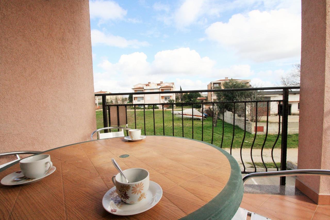 Apartment Bilic With Balcony Poreč Buitenkant foto