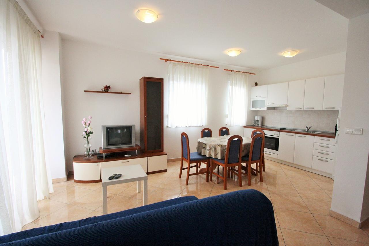 Apartment Bilic With Balcony Poreč Buitenkant foto