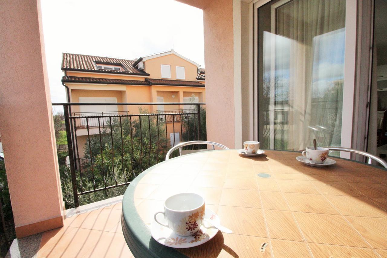 Apartment Bilic With Balcony Poreč Buitenkant foto
