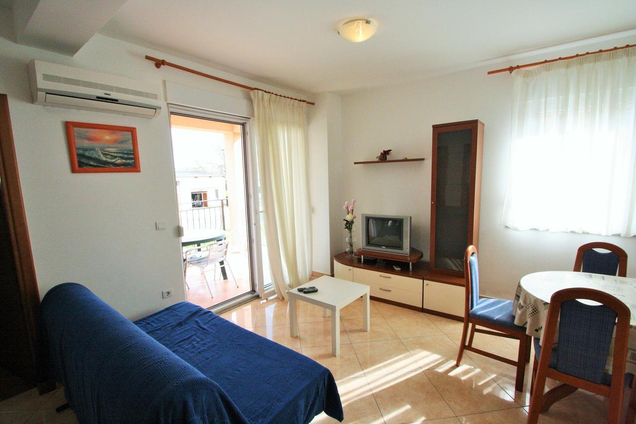 Apartment Bilic With Balcony Poreč Buitenkant foto