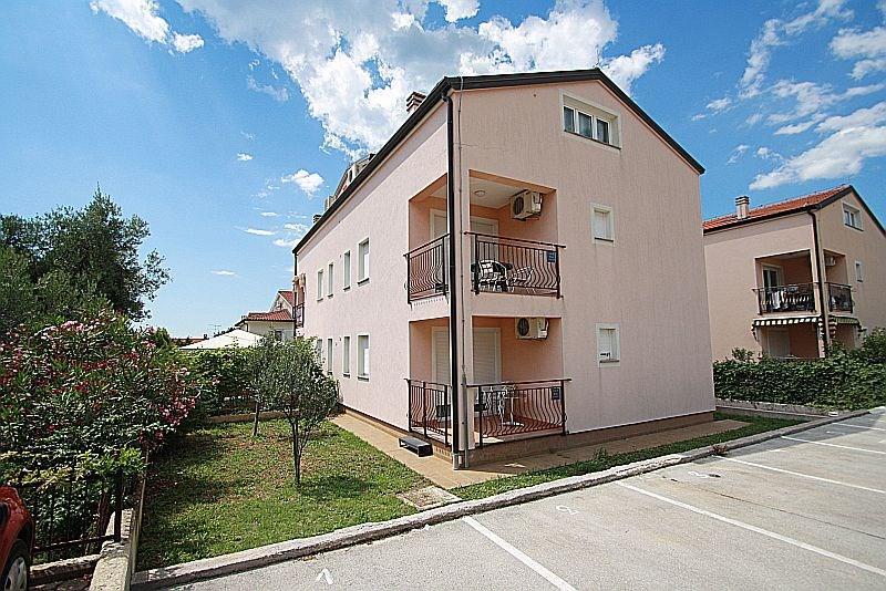 Apartment Bilic With Balcony Poreč Buitenkant foto